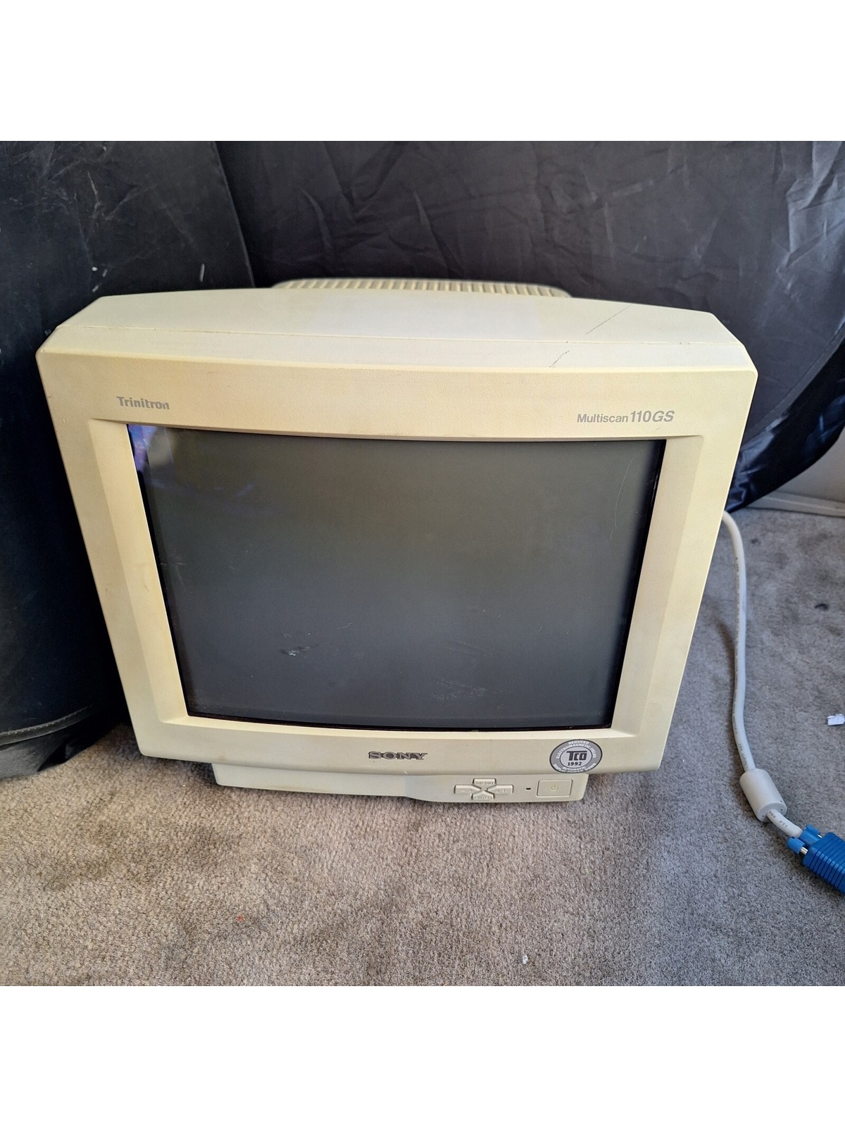 Sony CPD-110GS - CRT Monitor - 15" VGA SVGA Trinitron
