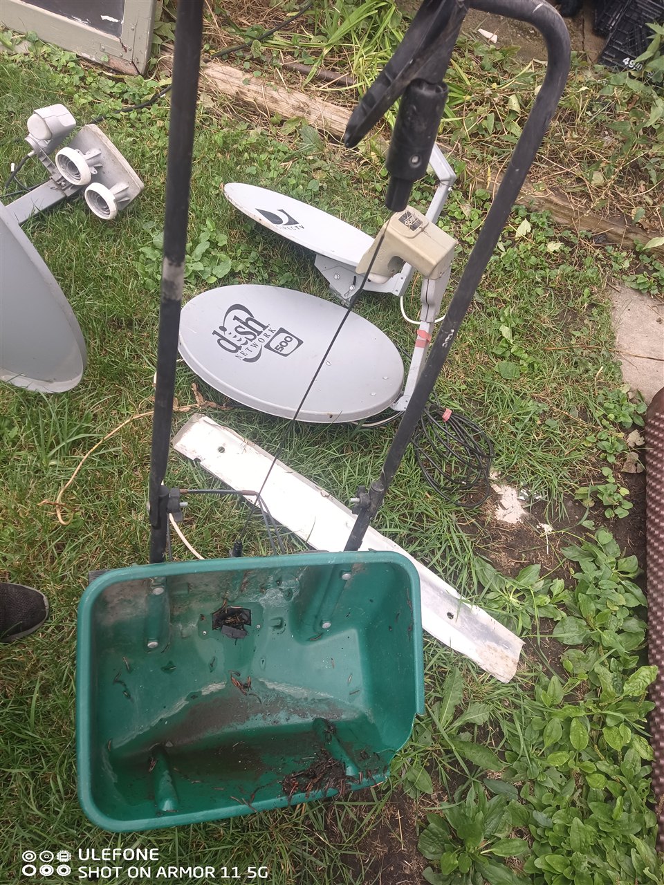 Scotts Walk-Behind Drop Spreader for Lawn Fertilizer and Seed